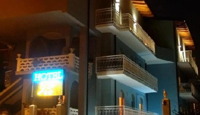 Hotel Gf Cesano Boscone Dış mekan fotoğraf