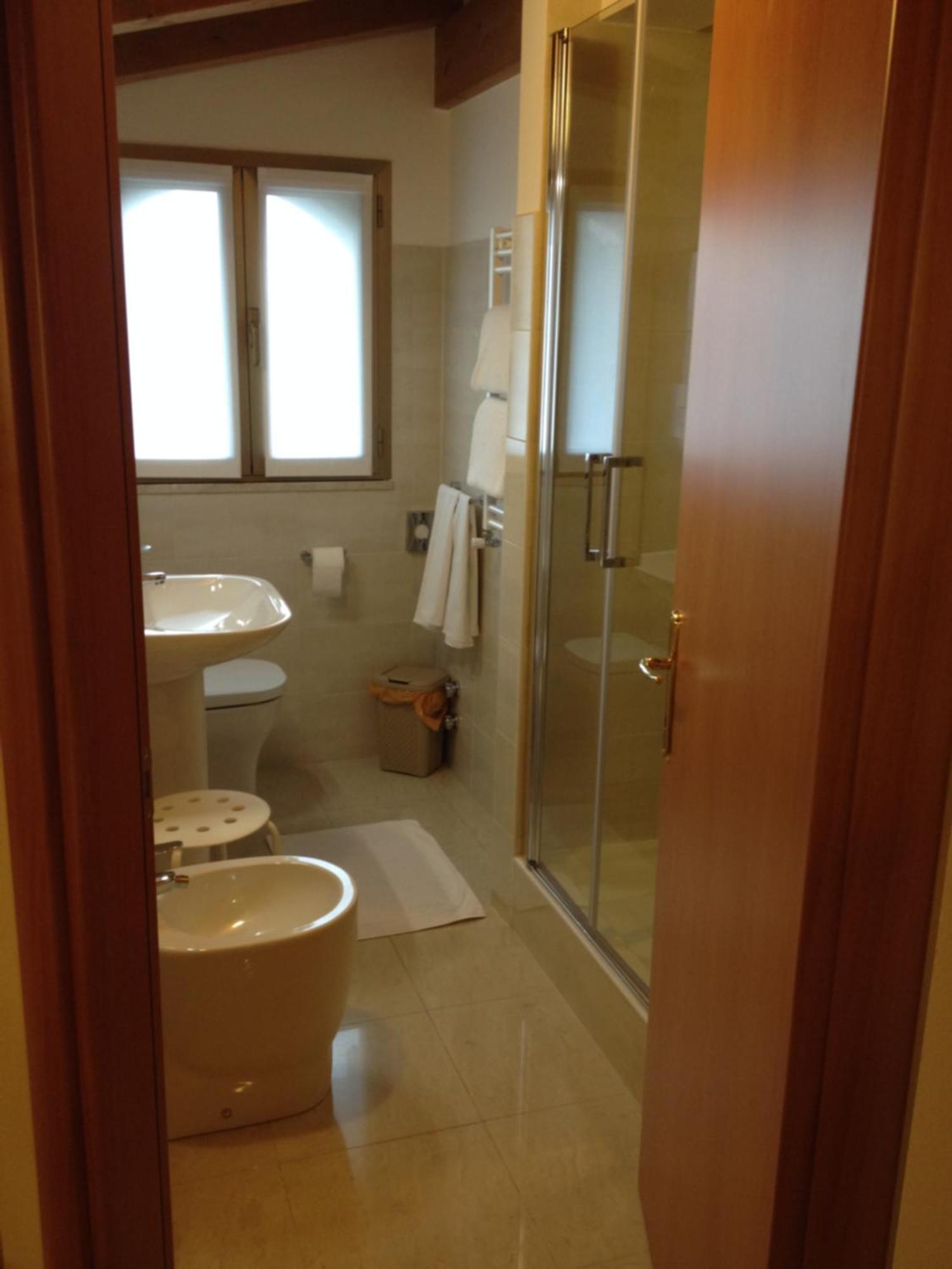 Hotel Gf Cesano Boscone Oda fotoğraf