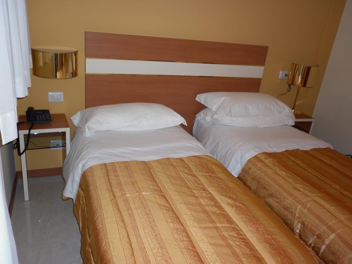 Hotel Gf Cesano Boscone Dış mekan fotoğraf