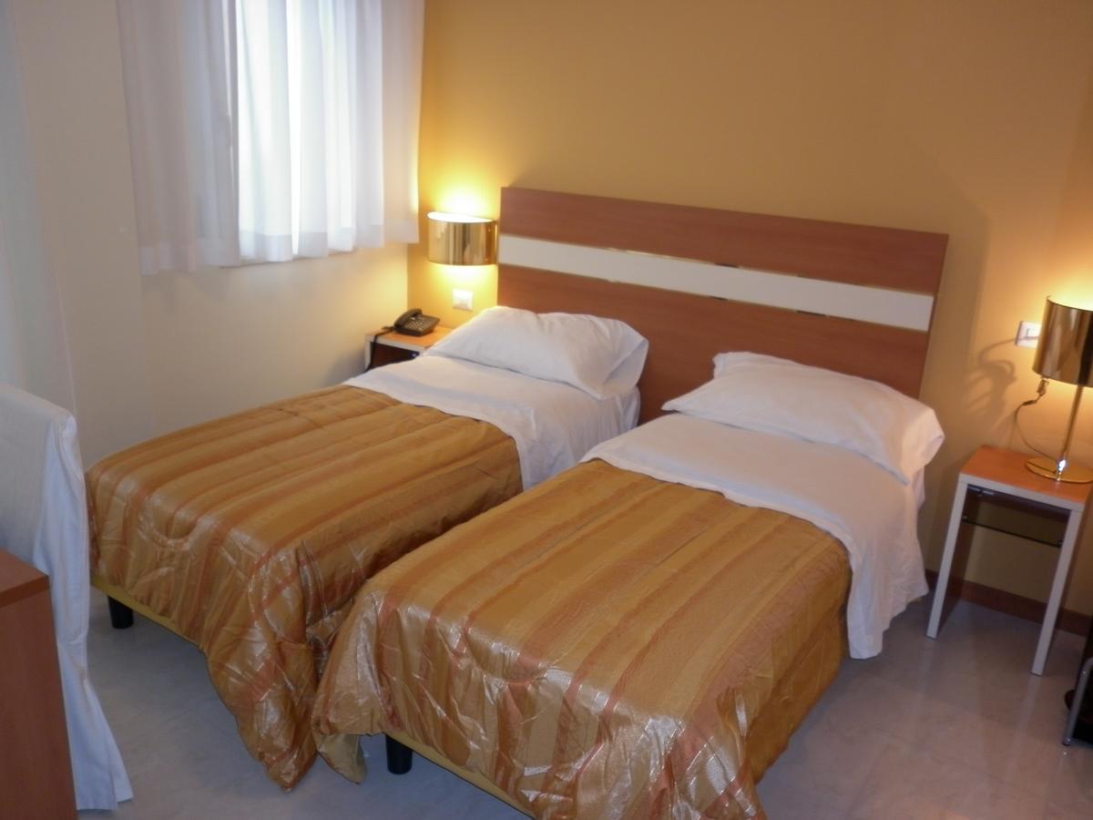 Hotel Gf Cesano Boscone Dış mekan fotoğraf