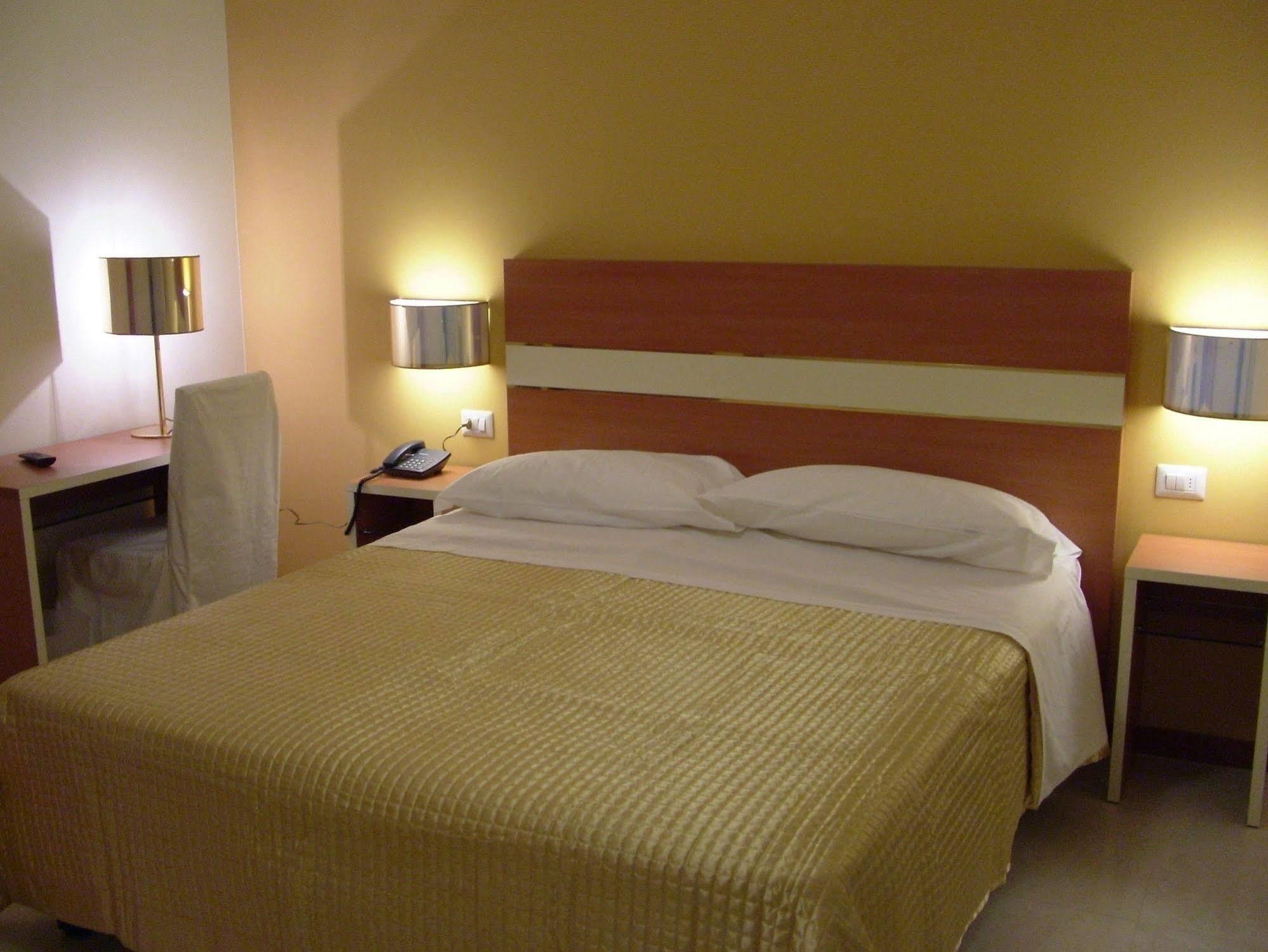 Hotel Gf Cesano Boscone Dış mekan fotoğraf
