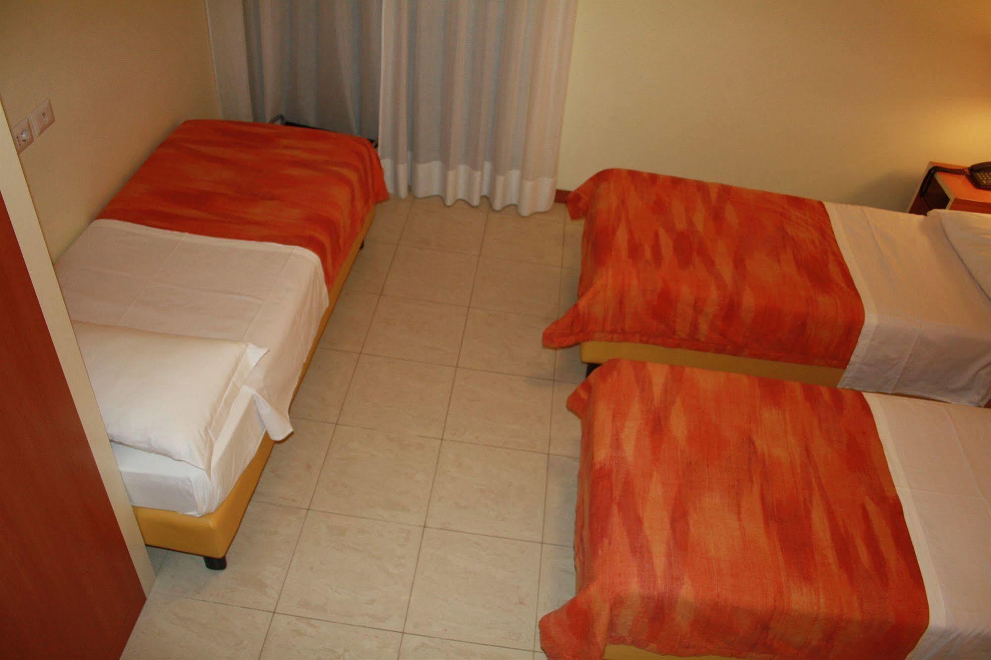 Hotel Gf Cesano Boscone Dış mekan fotoğraf