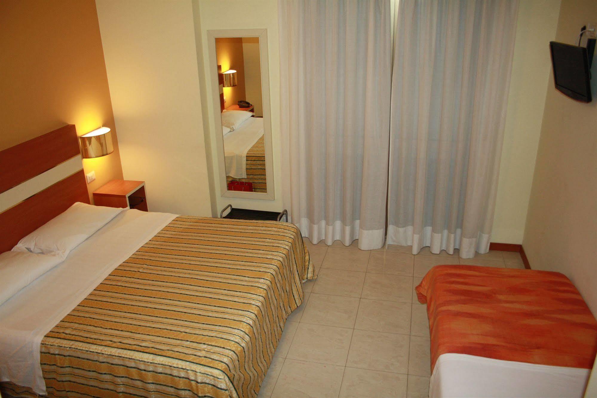 Hotel Gf Cesano Boscone Dış mekan fotoğraf