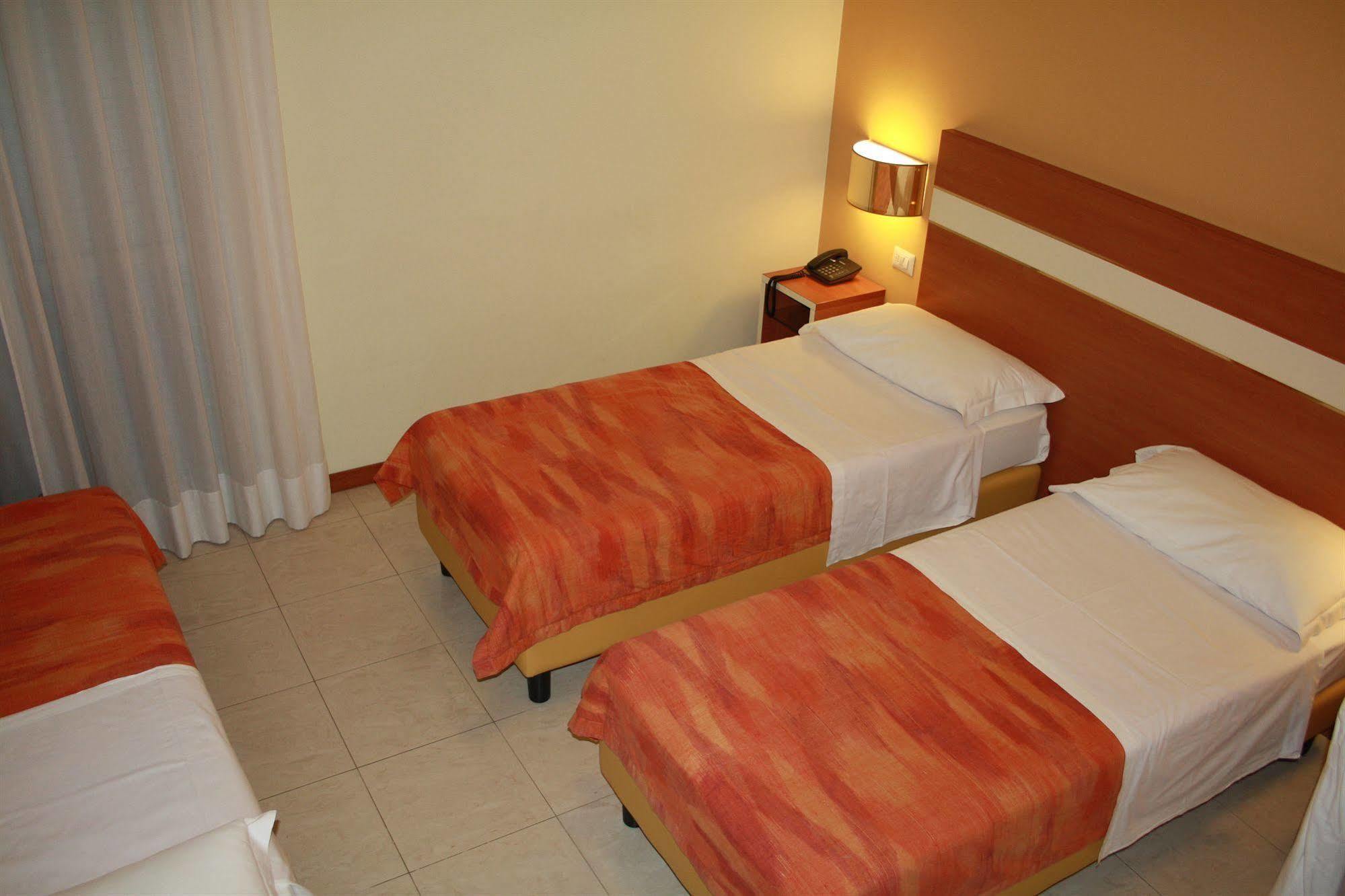 Hotel Gf Cesano Boscone Dış mekan fotoğraf